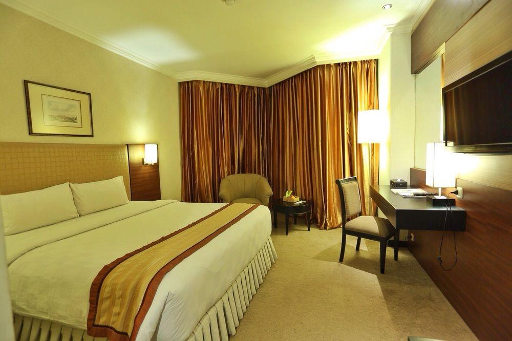 Almadera Hotel Макасар Екстериор снимка