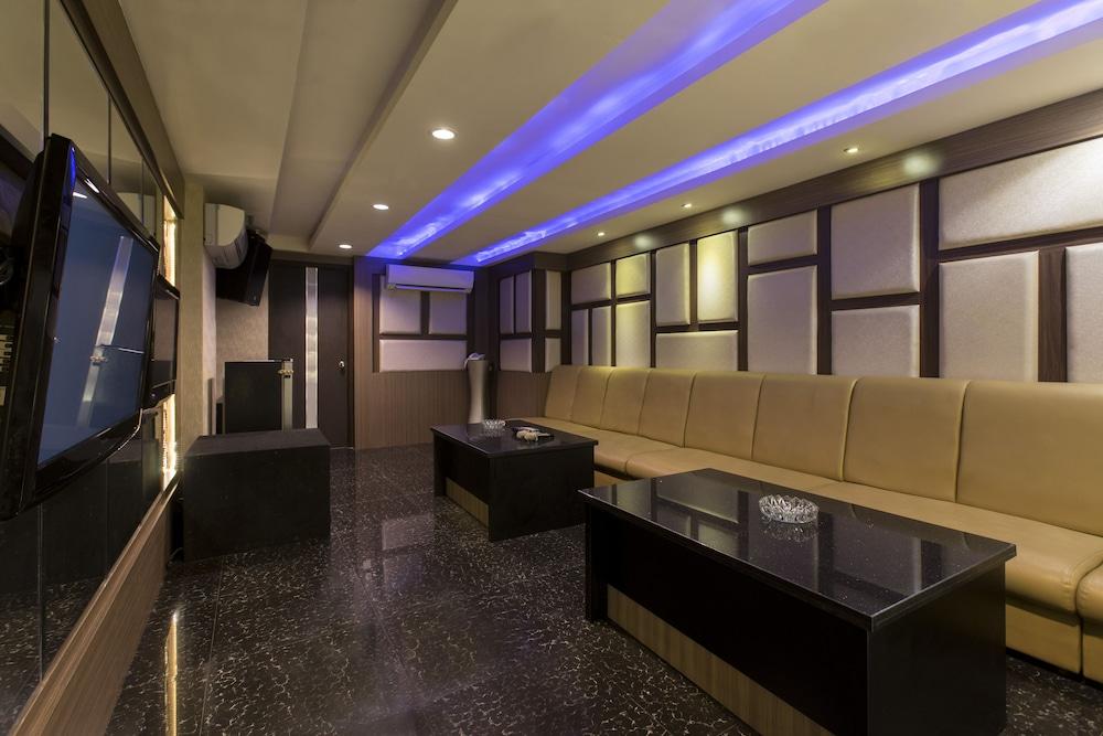 Almadera Hotel Макасар Екстериор снимка