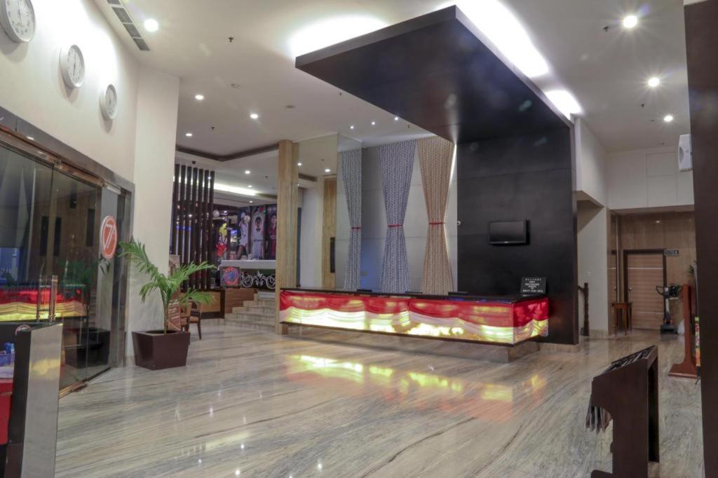 Almadera Hotel Макасар Екстериор снимка