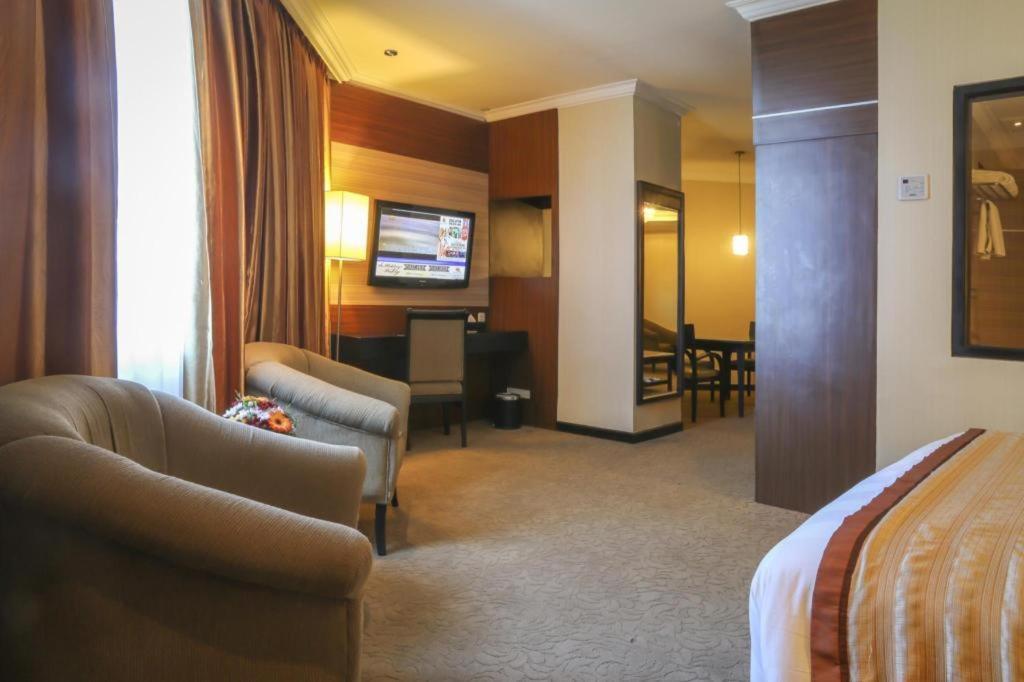 Almadera Hotel Макасар Екстериор снимка