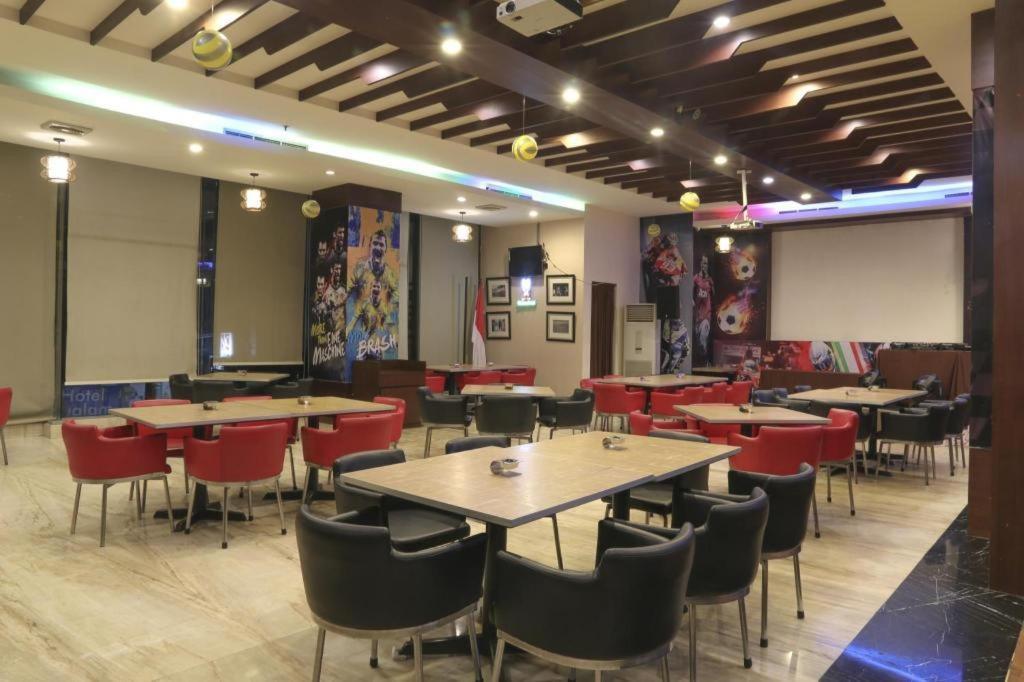 Almadera Hotel Макасар Екстериор снимка