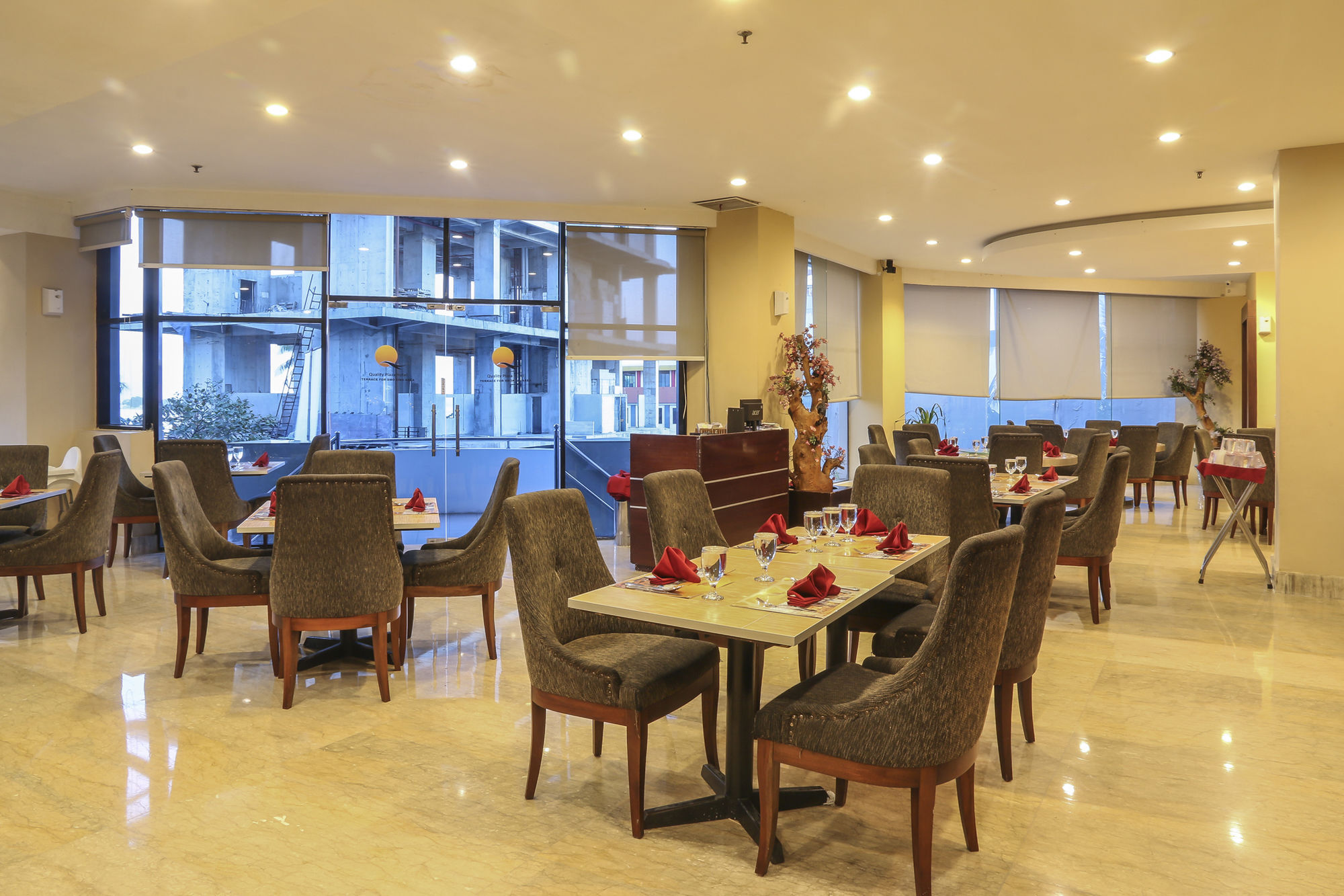Almadera Hotel Макасар Екстериор снимка