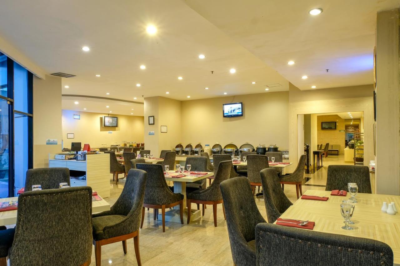 Almadera Hotel Макасар Екстериор снимка