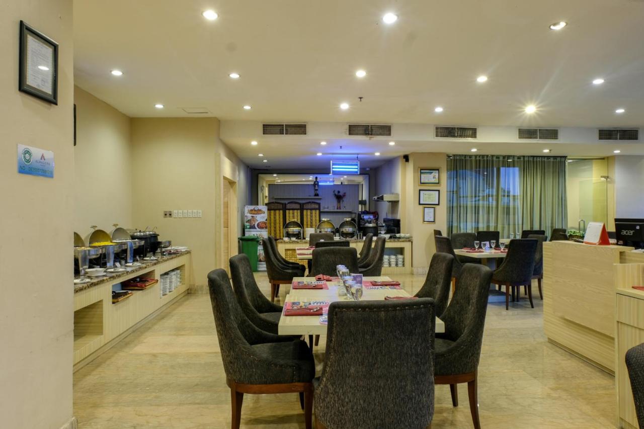 Almadera Hotel Макасар Екстериор снимка