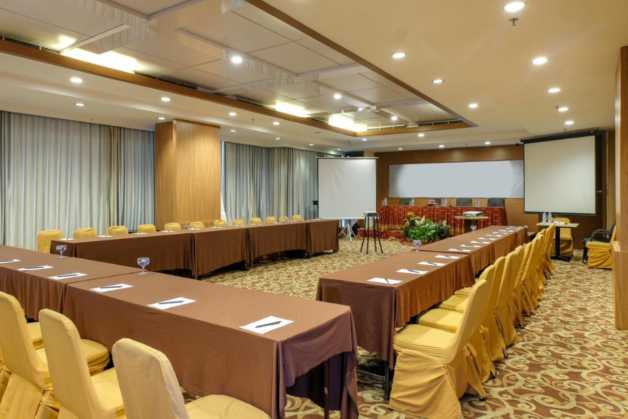 Almadera Hotel Макасар Екстериор снимка