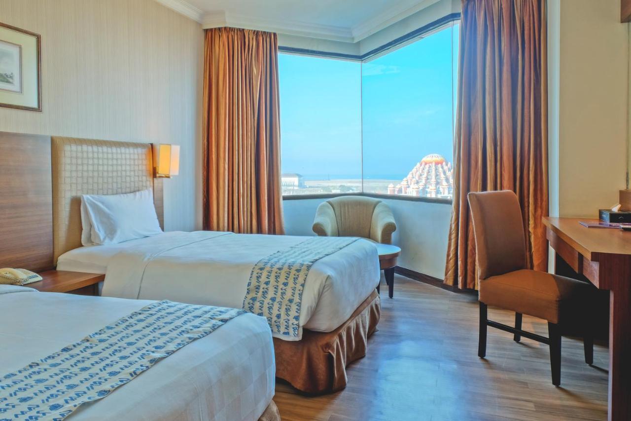 Almadera Hotel Макасар Екстериор снимка